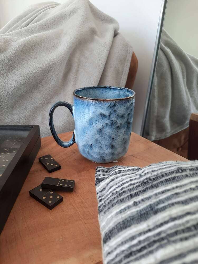 tasse bleue anse céramique artisanale