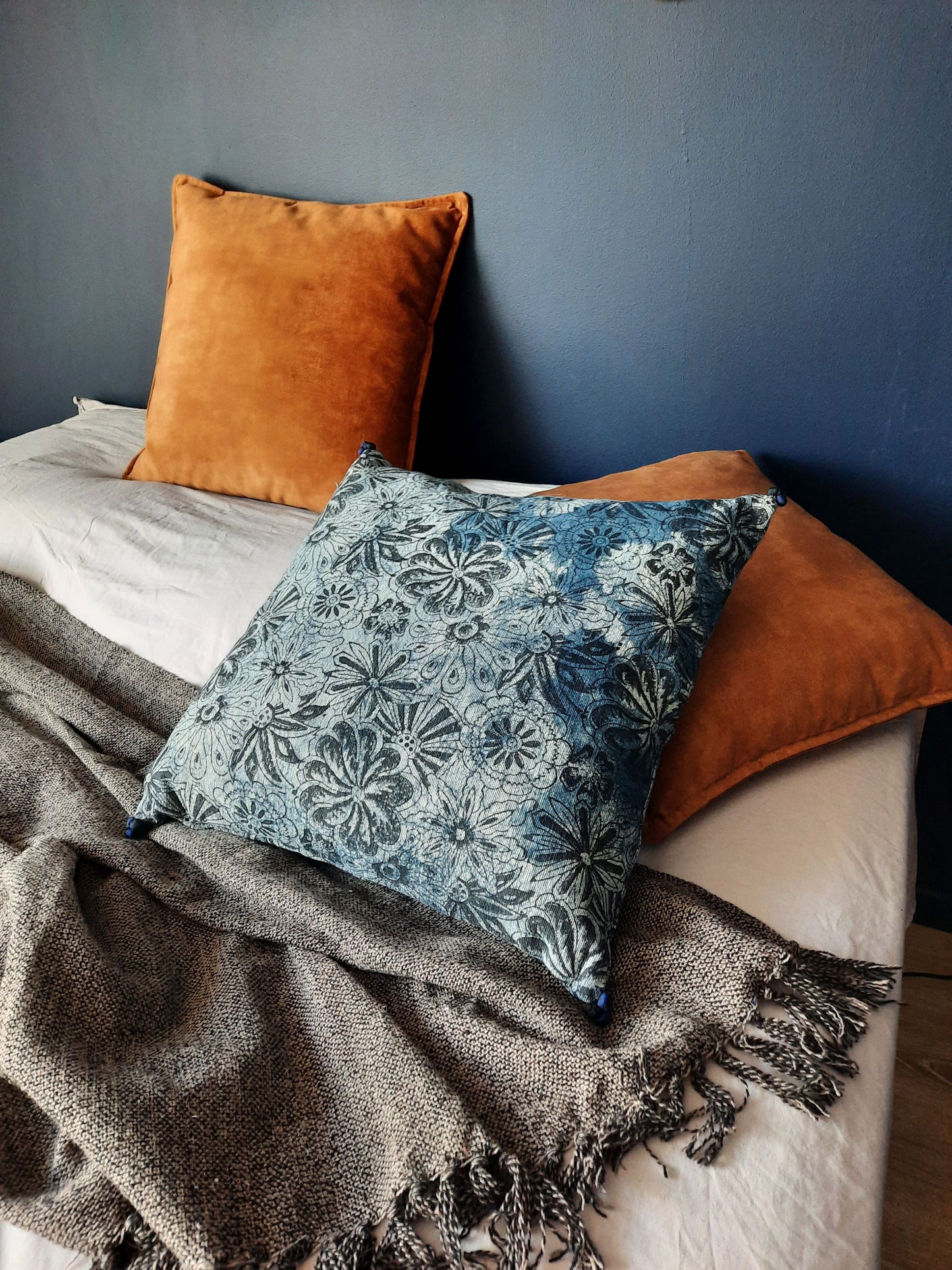 coussin bleu fleurs