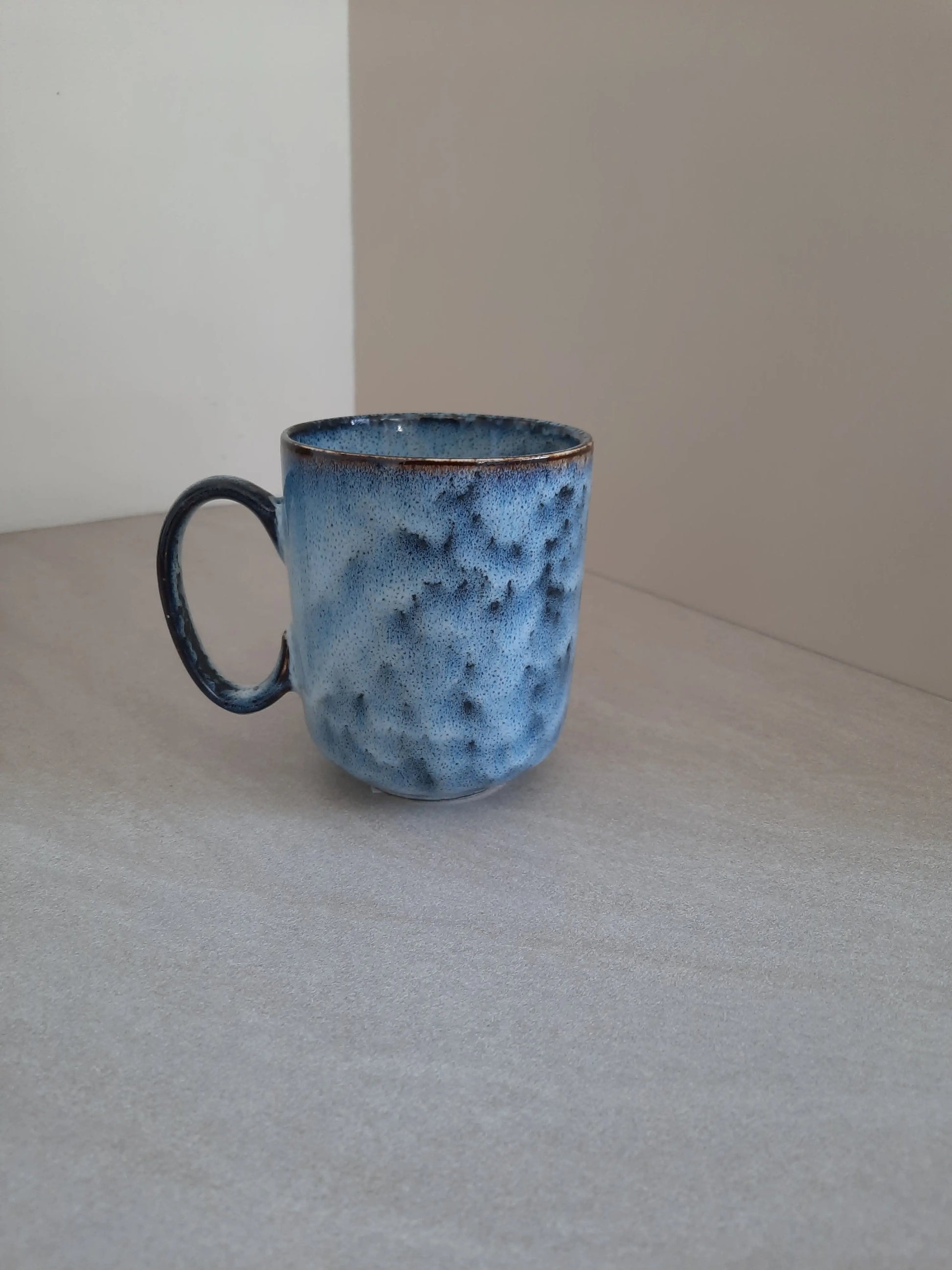 tasse à café bleue